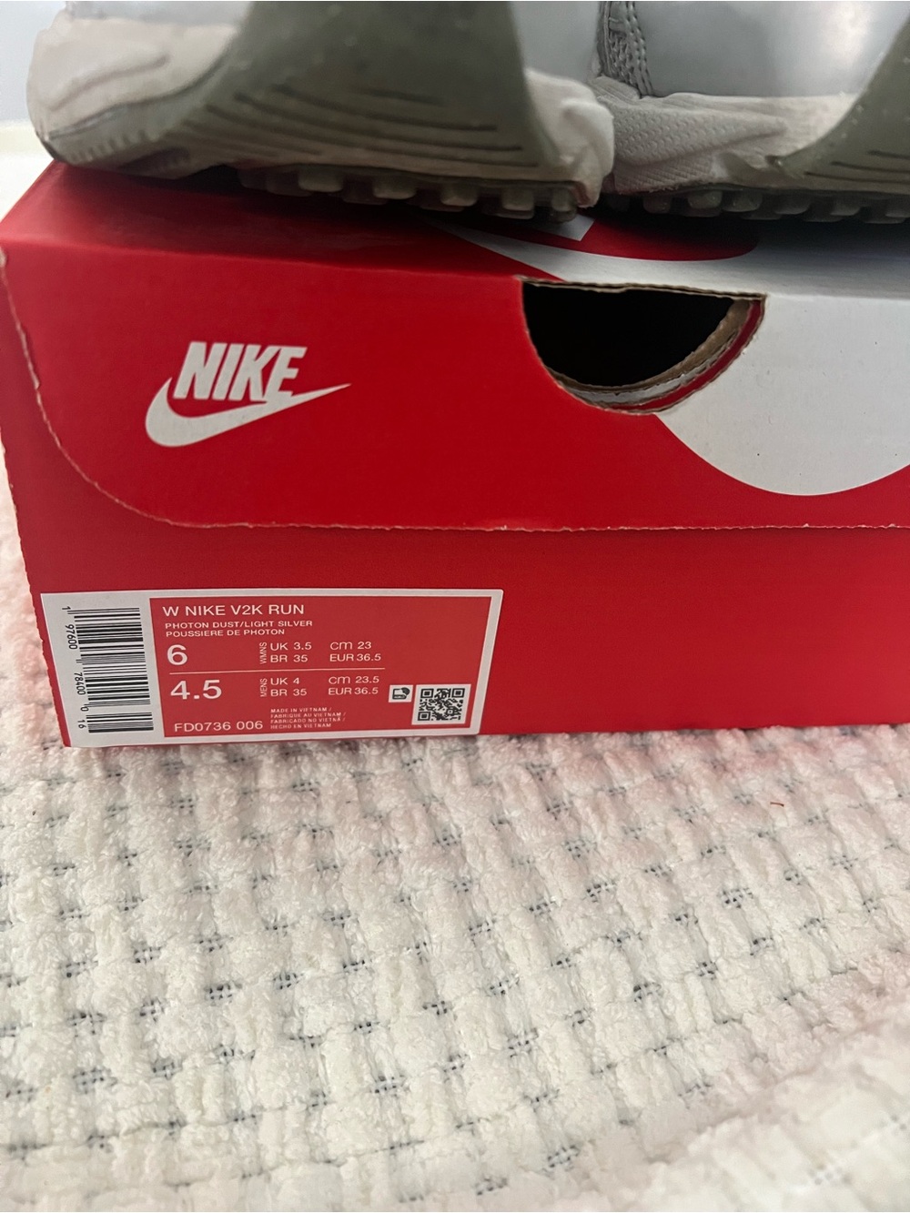 Nike Women’s V2K Run Shoes size 6 - Picture 4 of 11